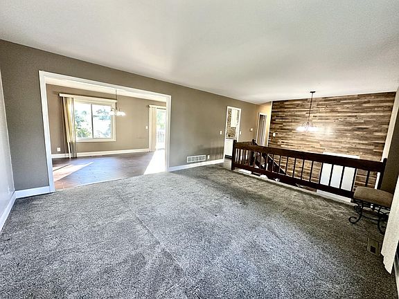 5th image of 359 Somerset Dr