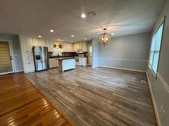 5th image of 223 S Lake Dr