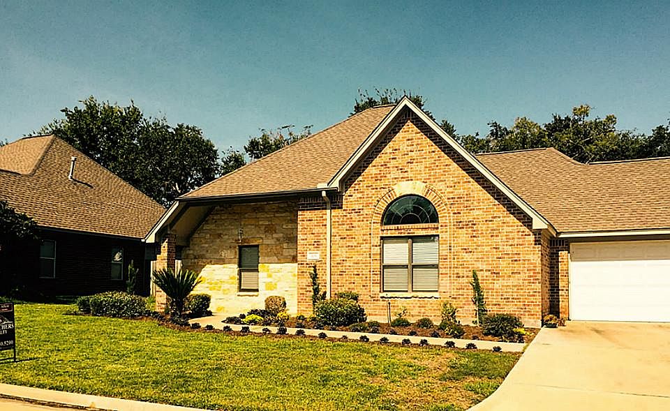 1st image of 105 S Creek Dr