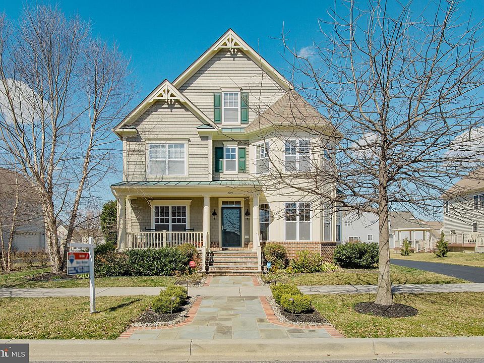 1st image of 209 Wickerberry Dr