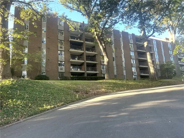 201 Grant St APT 412, Sewickley, PA 15143