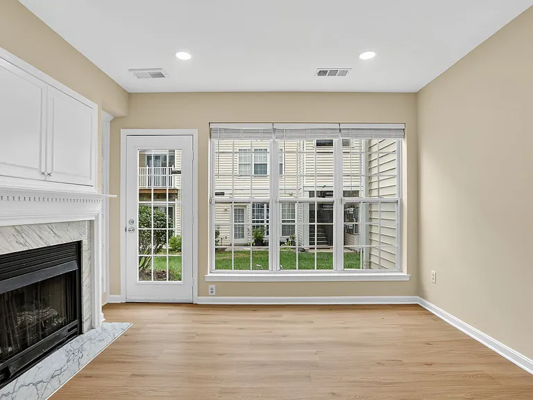 2492 Quick St #103 — Photo 11