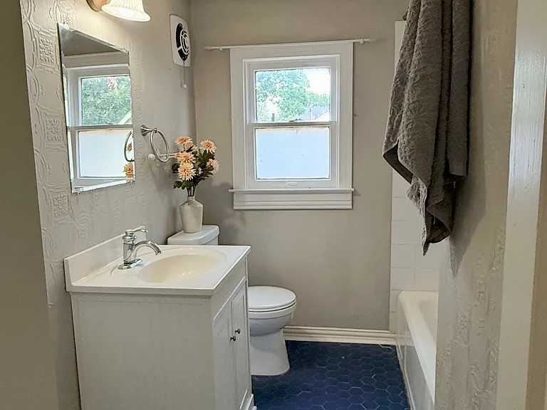 4527 Capitol Ave — Photo 9