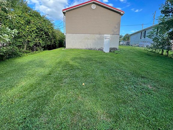 3rd image of 309 Douglas Ct