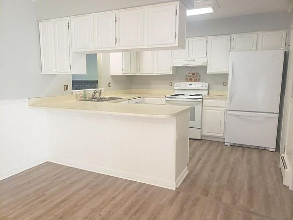 3rd image of 723 Peachtree Pl #723