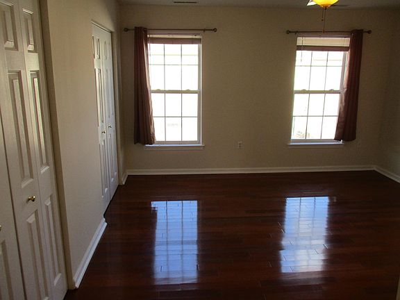 4th image of 2439 E York St