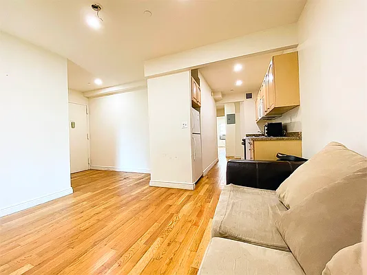 Rented by Bond New York | media 5