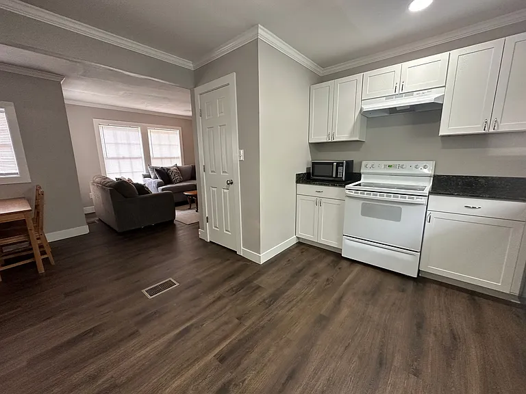 3 bed, 1.0 bath, 1000 sqft, $1,850 — Photo 20