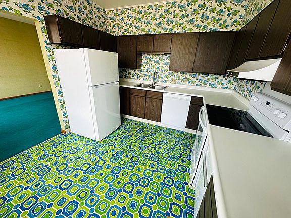 2nd image of 549 Main St #1