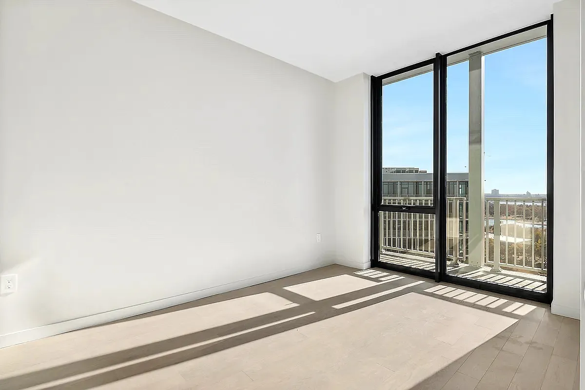 2 bed, 800 sqft, $4,660 — Photo 4