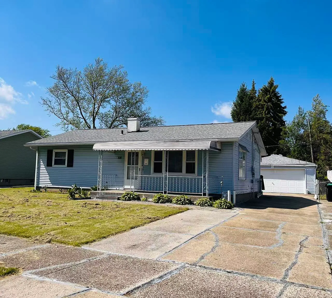 3 bed, 912 sqft, $1,900 — Photo 1