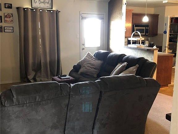 5th image of 1301 Dixon Cir