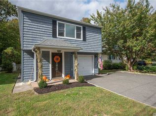 173 Iceland Dr, Huntington Station, NY 11746