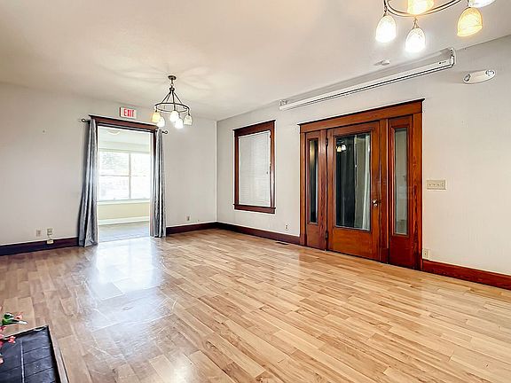 2nd image of 302 S Woodland Blvd