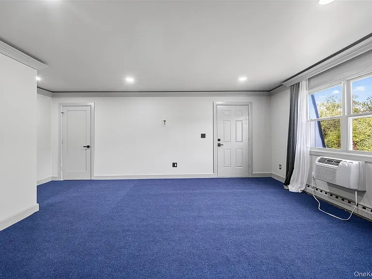 4 White Gate Rd #K — Photo 9