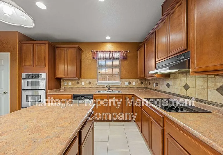 141 Springtree Blf — Photo 15