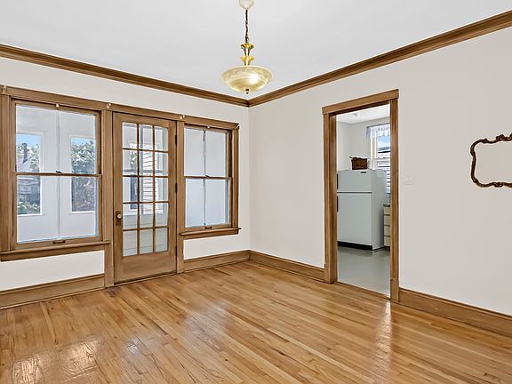 4th image of 4510 N Artesian Ave
