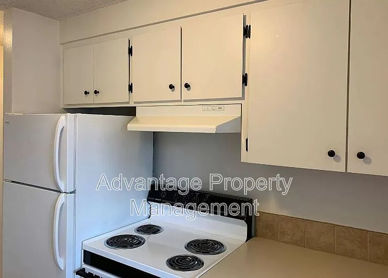 2662 NW Tyler Ave — Photo 4