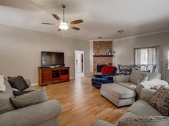 4th image of 1700 Lacy Ln