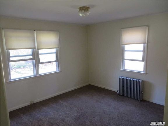 5th image of 127 Bellport Ave