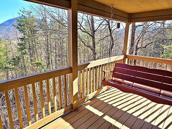 4th image of 4126 Rosencrans Ln