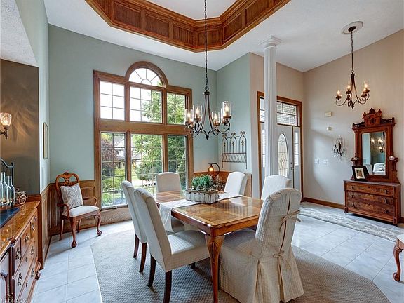 5th image of 11390 Saddlewood Ln