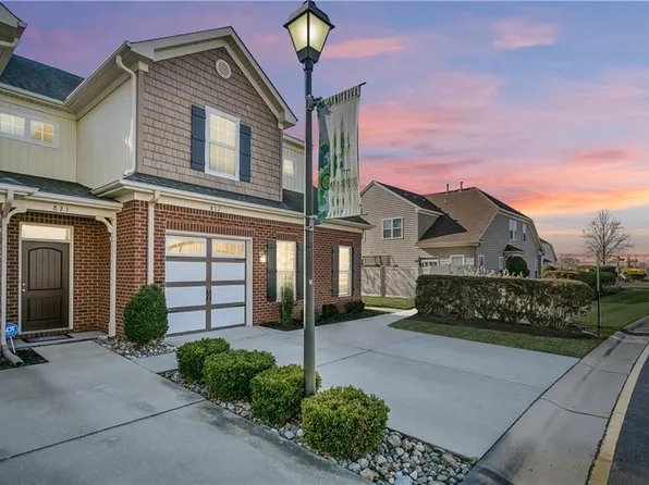817 Harvest Green Ln, Chesapeake, VA 23320