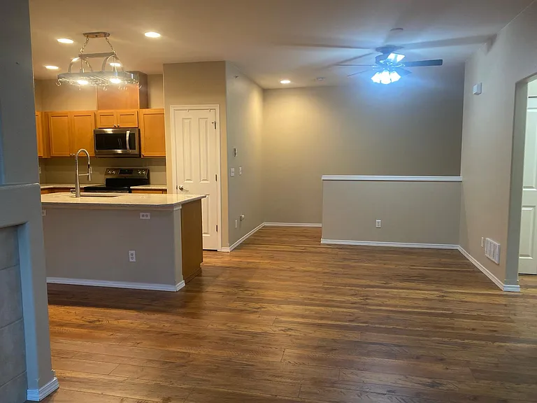 2115 Bobs Hollow Ln — Photo 2