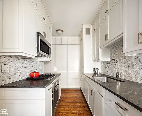 3rd image of 610 W 110th St APT 4C