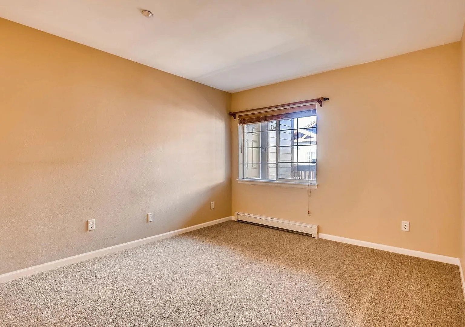 2 Bedroom between Breck and Frisco!! Top Floor! Heat included! 1 car garage! Vaulted Ceilings, Gr... — Photo 3