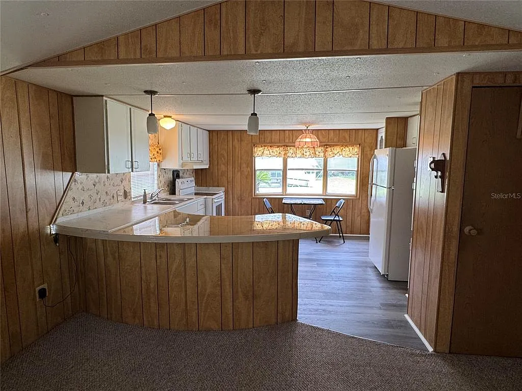 2 bed, 1.0 bath, 924 sqft, $1,125 — Photo 2