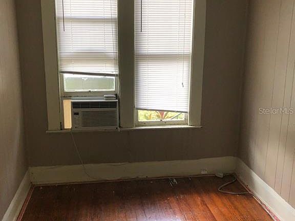 3rd image of 1005 E Hamilton Ave