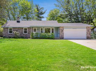 2442 Lamplighter Dr, Jenison, MI 49428