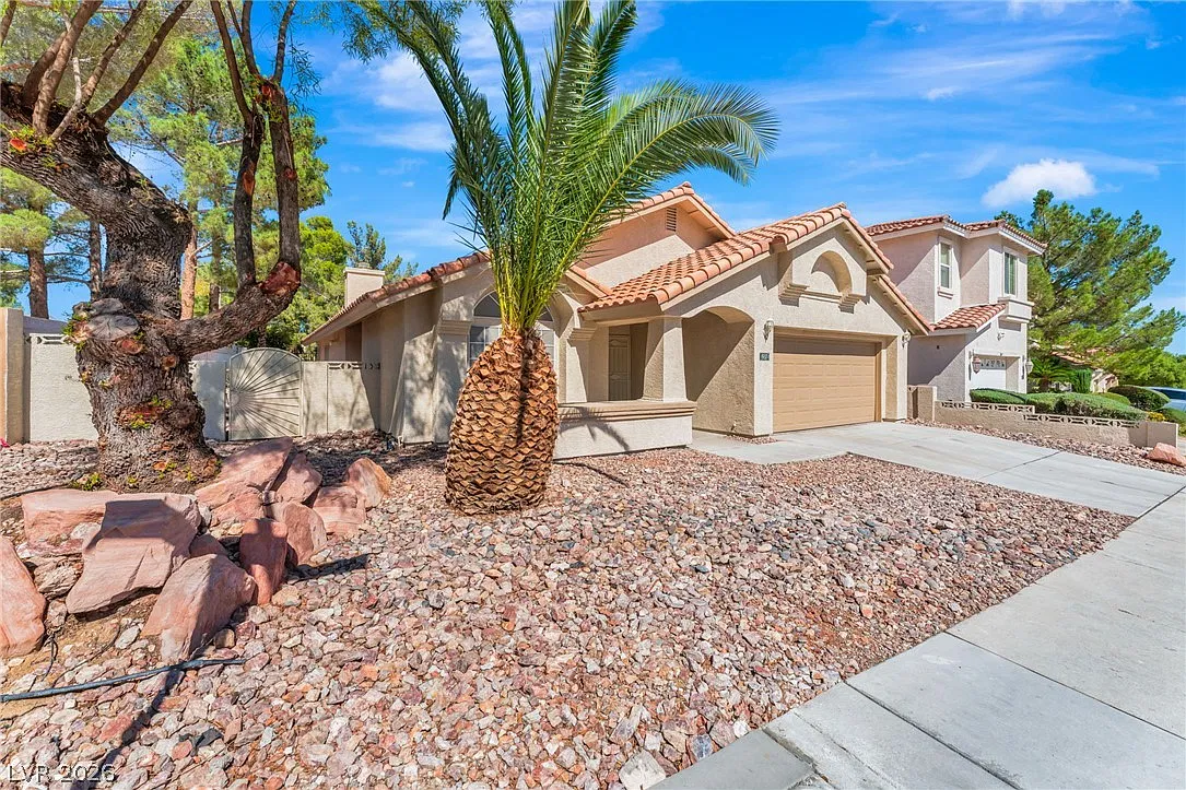 3 bed, 2.0 bath, 1949 sqft, $2,695 — Photo 1