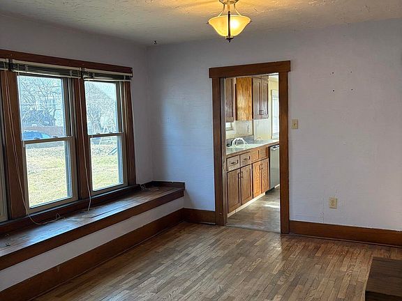 3rd image of 1211 SW Woodward Ave