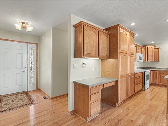 5th image of 929 S 12th St