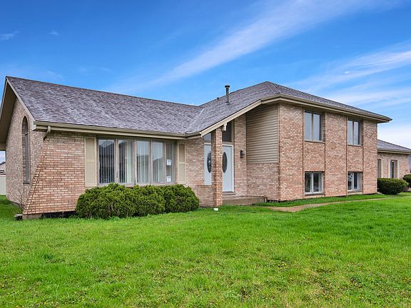 3rd image of 19000 Marylake Ln