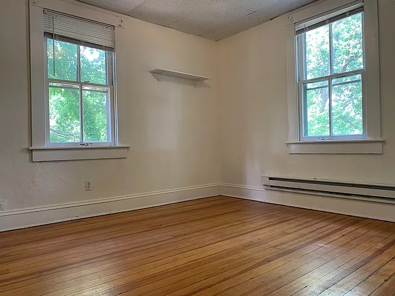 4610 Killam Ave — Photo 8