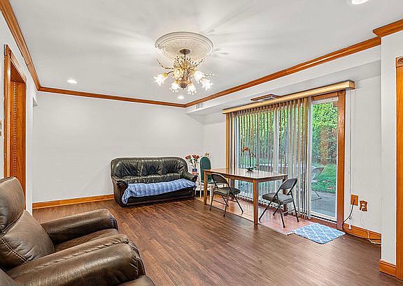 3rd image of 2201 Strahle St APT B105