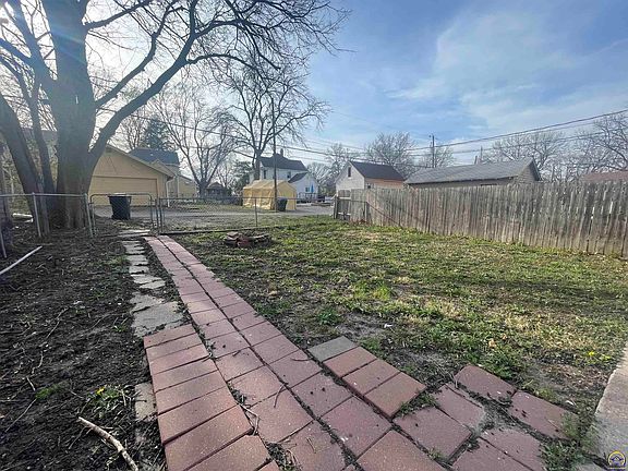5th image of 1159 SW Plass Ave