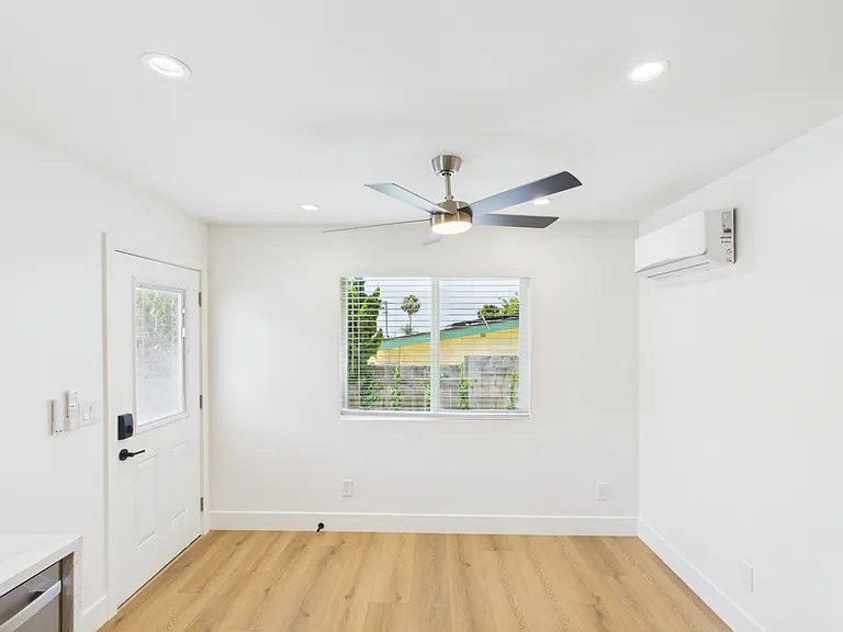 1130 W Redwood St — Photo 8