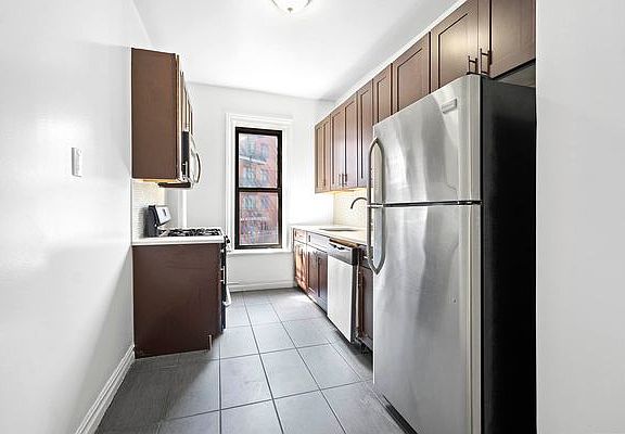 2nd image of 396 Montgomery St APT 2D