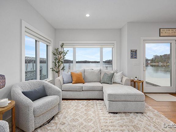 5th image of 511 S Shore Dr