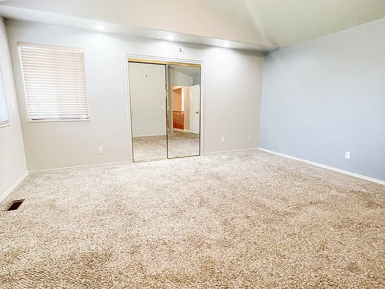 327 E Sandy Land Ln — Photo 25