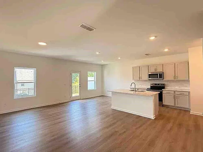 6761 Armonia Dr — Photo 3