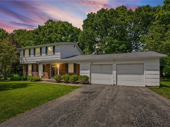 32 Autumn Oak Cir, Penfield, NY 14526