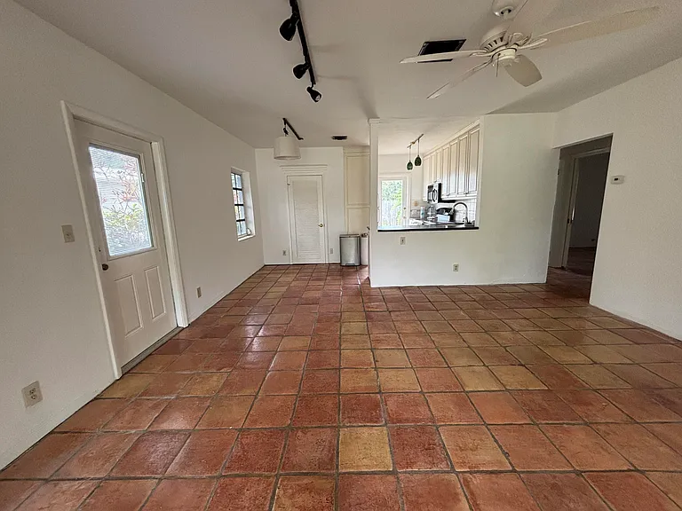 1749 NE 15th St — Photo 8