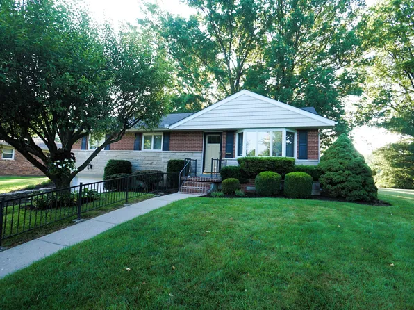 565 Cedar Ln, Batesville, IN 47006