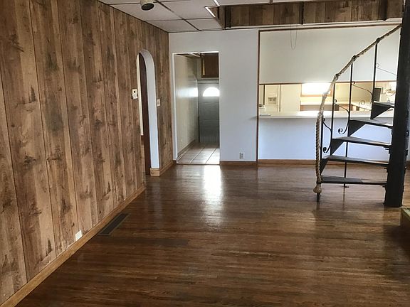 Family room view, stepping in from main door
