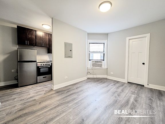 3rd image of 429.5 W Belden Ave #429XB208